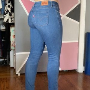 low-rise skinny levi’s